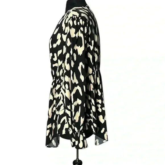 SHEIN Curve Abstract Black Tan Print Wrap Blouse Size 2X - Picture 3 of 7